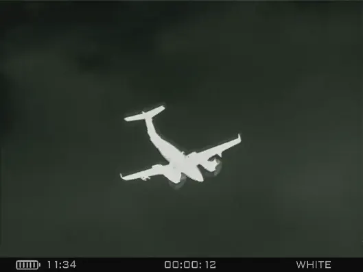 A plane pictured with thermal camera with 75mm lenses